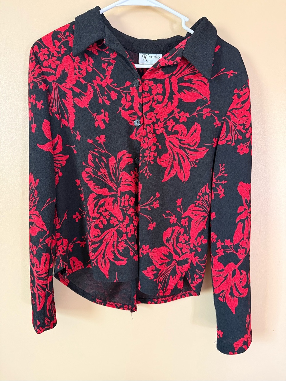 K Studio Made in USA Red Black Floral Blouse Size 14 Shoulder Pads Open Back